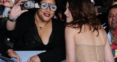 Kristen Stewart bugyiját is megmutatta a Hajnalhasadás 2. premierjén