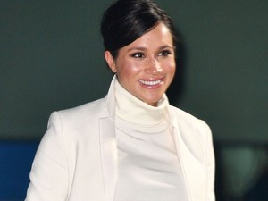 Hamarabb jön a baba? Meghan Markle pocakja óriásinak tűnik ebben a ruhában