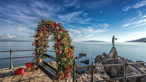 Egy rejtett tengerparti ékszerdoboz, amit az adventi időszakban is látnod kell: alig pár órányi autóútra van tőlünk