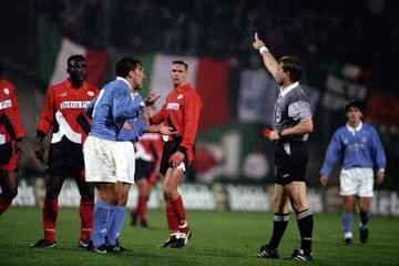 A magyar bíró már 1994-ben is nemzetközi meccset vezetett / Fotó: Getty Images