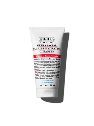 Az Ultra Facial Barrier-Hydrating Cleanser a Kiehl’s népszerű Ultra Facial kollekciójának legújabb tagja, amely szappanmentes, aminosavas, krémből habbá alakuló arctisztítóként gyengéden tisztítja és hidratálja a bőrt, miközben támogatja annak védőrétegét. Hatékony összetevői, mint az aminosav tenzid, a szkvalán és a glicerin eltávolítják a szennyeződéseket, sminket és fényvédőt, biztosítva a bőr egészséges és hidratált megjelenését az arcápolási rutin első lépésében. - Ultra Facial Barrier-Hydrating arctisztító KIEHL'S 11 000 Ft/150 ml (73,33 Ft/1 ml)