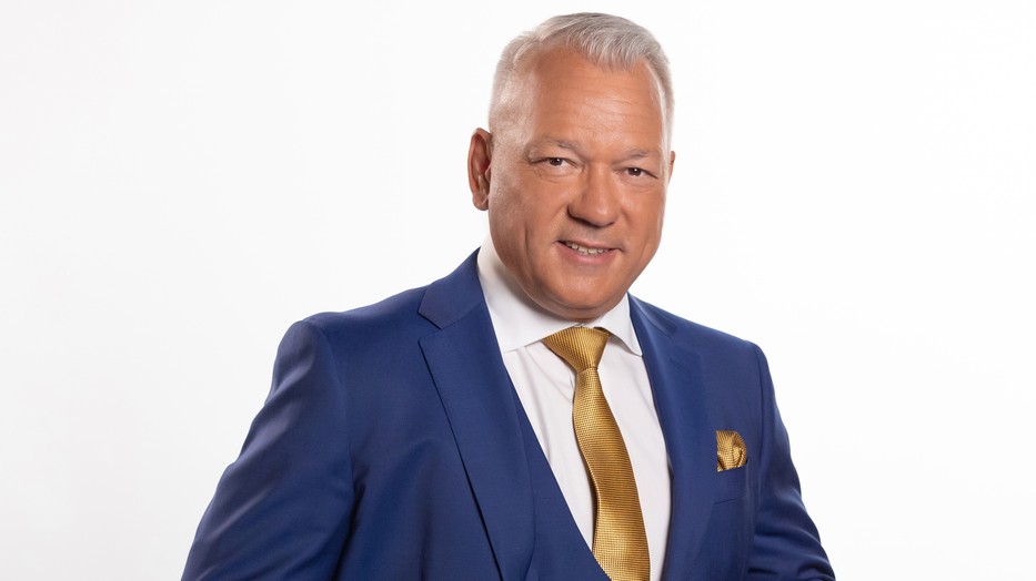 Balogh Levente Cápák között