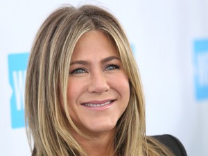 Jennifer Aniston először a vörös szőnyegen a szakítás óta, és...