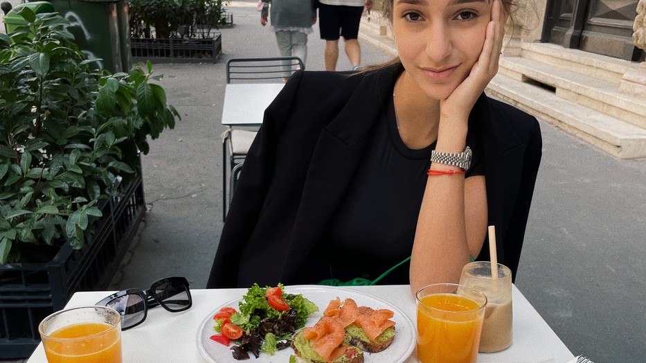 Dafni ma ezzel a különleges kiegészítővel dobta fel a szettjét