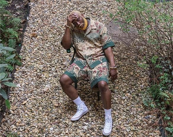 Enno Kievben tanult az egyetemen, itt vált afrikai származású tervezőként ismertté, most, kényszerűségből Budapesten kell folytatnia a karrierjét