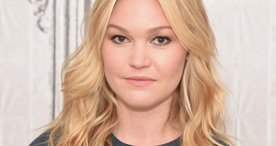 Julia Stiles pocakja már hatalmas!