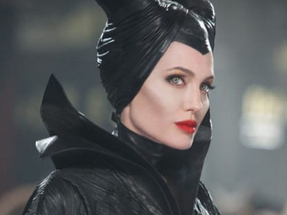 Azt hitted Angelina Jolie mindig komor? Így őrültködik a forgatás közben! 