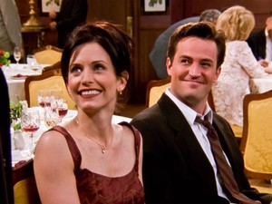 Szívszorító: Matthew Perry elképesztően édes dolgot kért a Jóbarátok íróitól, és ez mindent megváltoztatott