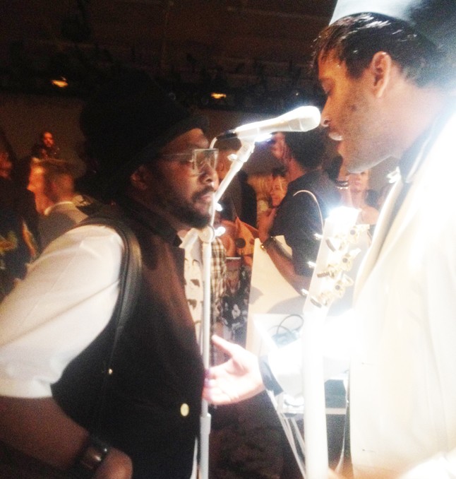 Will.I.Am is elismerően követte figyelemmel Twin Shadow előadását