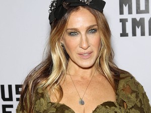 Elsőre elég hülyén néz ki Sarah Jessica Parker szettje, de ha közelebbről megfigyeled, beleszeretsz
