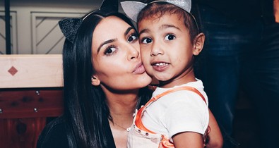 Azta! Kim Kardashian 5 éves kislánya címlapra került