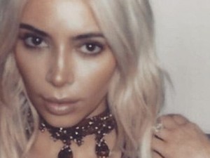 Kim Kardashian bunkósága fokozhatatlan, és persze, hogy itt az újabb pucér szelfi