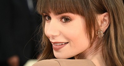 Visszatért Emily Párizsba, maga Lily Collins jelentette be
