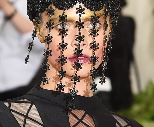 Cara Delevingne a Met-gálán