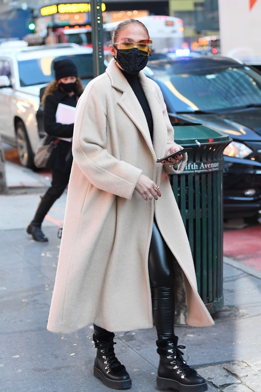 Jennifer Lopez kabátjával az egész szezont meg lehet menteni