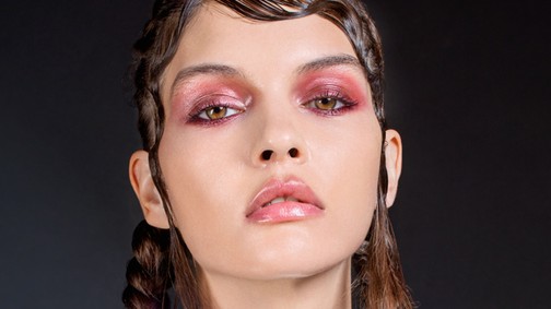 Ülj fel te is erre a szuper új hullámra: Hullámos haj, fényes smink