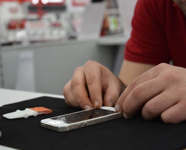 Gazdálkodj a drága telefonoddal okosan! Avagy egy fólia mind felett!