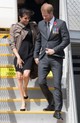Meghan Markle egy 56 dolláros (kb. 18 ezer Ft-os) ASOS ruhában szállt le a repülőgépről, amikor Harry herceggel együtt megérkezett  Új-Zélandra 2018-ban. 