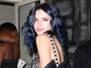 Túl sok információ: Bella Thorne mellbimbó piercinget újított és mutogatja