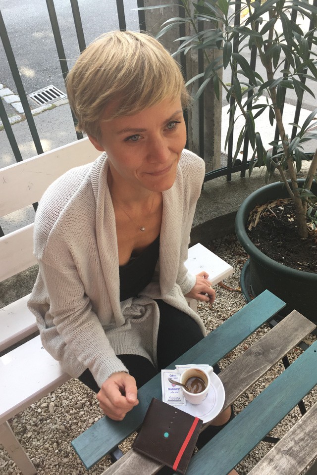 Eheti Gardróbnapló-vendégünk, Varga Zsófi kutyasétáltatással indítja a reggelt