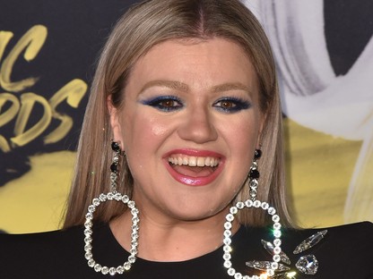 Kelly Clarkson visszatért a vörös szőnyegre, és mindenkit elvarázsolt