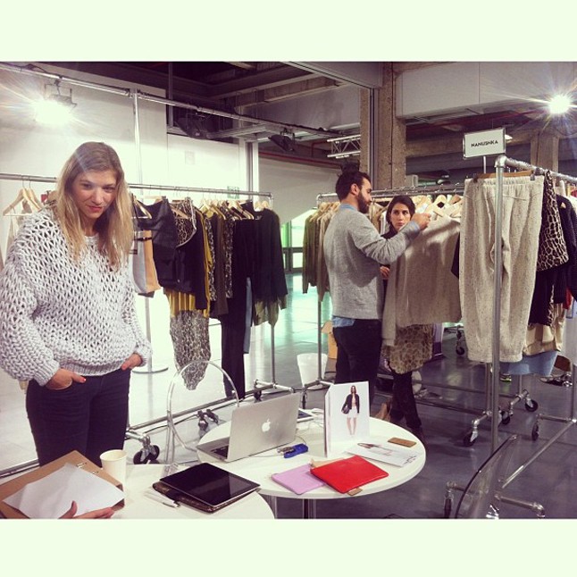 Nanushka kapszula kollekció Párizsban.