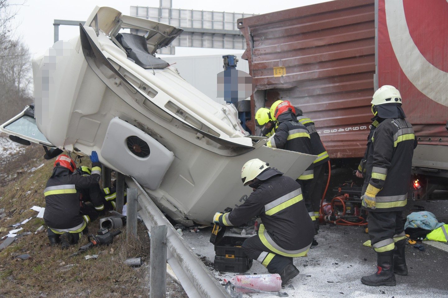 Három kamion ütközött össze az M0-son / Fotó: BM OKF