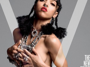 Ultradögös vetkőzéssel nyitotta az évet FKA Twigs