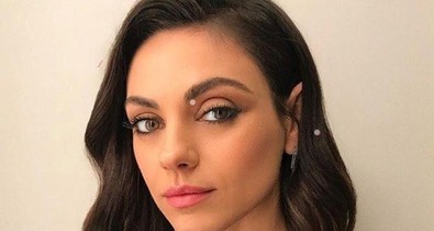 Mila Kunis cuki pulcsija egyszerűen KELL
