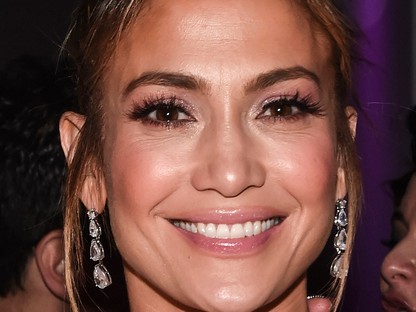 Jó ég, milyen szexi Jennifer Lopez ebben a ruhában