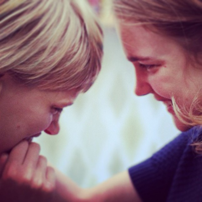 Natalia Vodianova megosztott egy nagyon megható fotót rendellenességgel született testvérével.