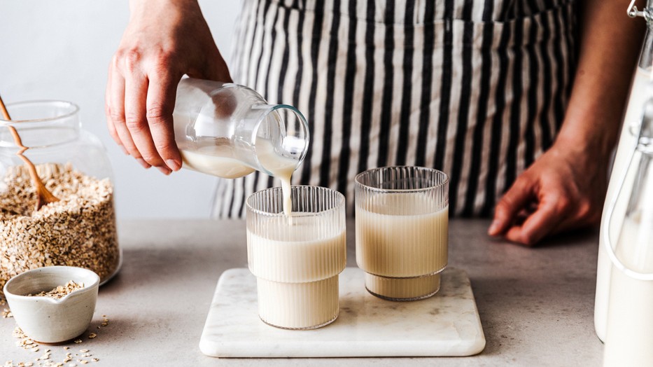 Ezt a 4 dolgot mindenképp tudnod kell, ha zabtejet fogyasztasz