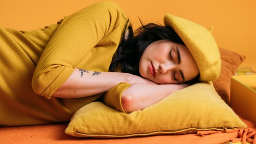 5 apró szokás, amivel alvás közben teszed tönkre az arcod, anélkül, hogy tudnál róla