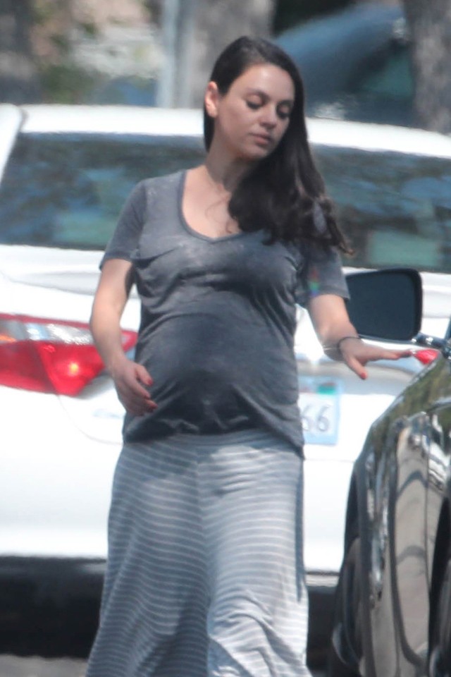 mila kunis terhes, ashton kutcher, mila kunis hasa, paparazzi fotok