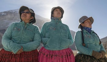 A határok igenis átléphetők – szoknyában is: a Cholita hegymászók története