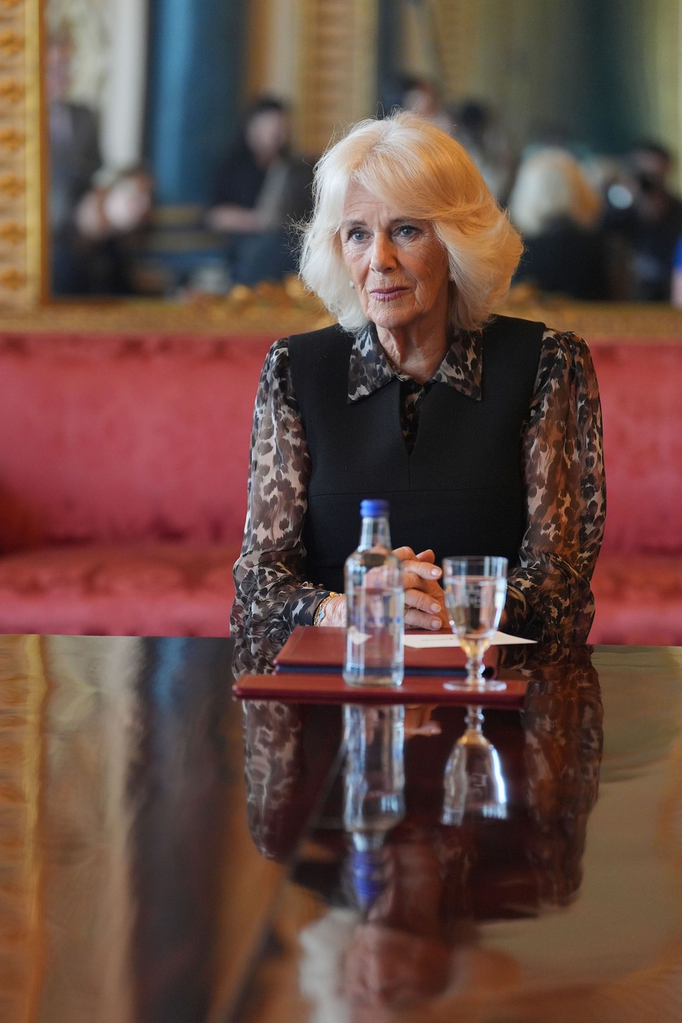 Kamilla királynő meztelenruhája