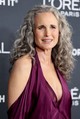 Az ősz hajszín felvállalása: A természetesen őszülő tincsek igazán ragyogóak tudnak lenni. Andie MacDowell hűvös, ősz melírjai csodás kontrasztot teremtenek a sötétebb alapon.