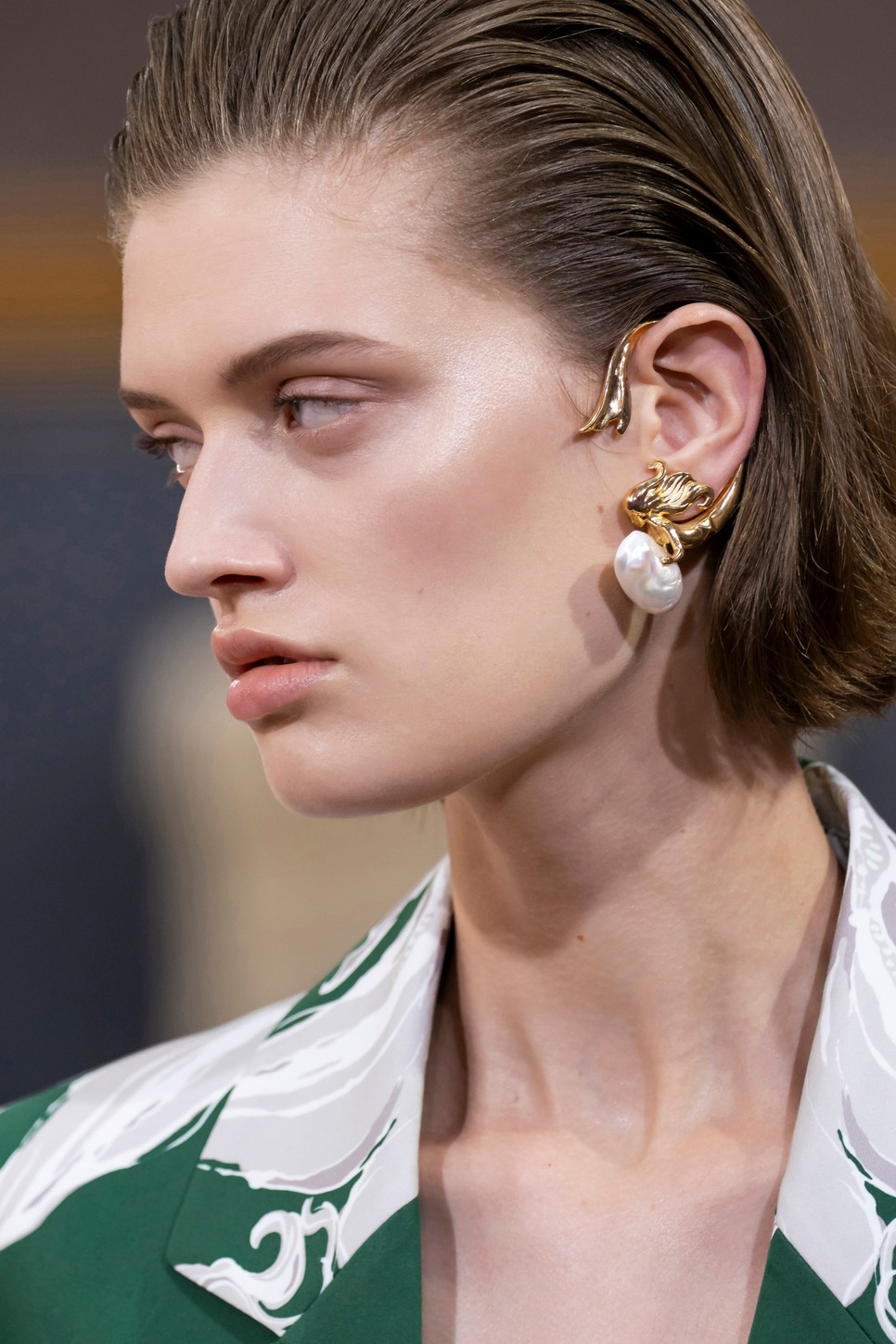 Hátrafésülve is remekül mutat a rövid bob haj