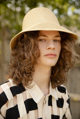 Ruha: Bárány Judit, Kalap: H&M