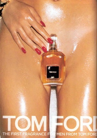 A kampányfotók túlzottan erotikus (már-már nőgyógyászati betekintést engedő) mivolta, megbotránkoztatta a reklámhatóságokat és a különböző magazinok olvasóit egyaránt.