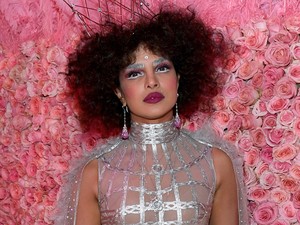Priyanka Chopra teljesen felismerhetetlen volt a Met gálán