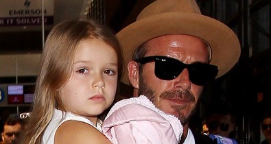 Victoria Beckham szájon csókolta a lányát, és ebből botrány lett