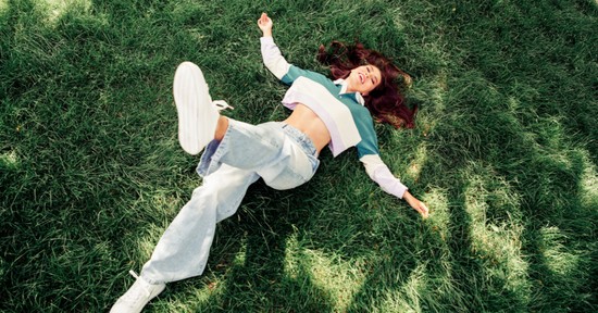 Szórj a gyepre ebből a konyhai hozzávalóból egy keveset, és szebb lesz a fű a kertedben, mint valaha 