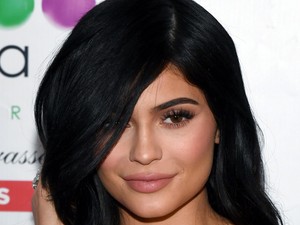 Kylie Jenner hatalmas cicit villantott!