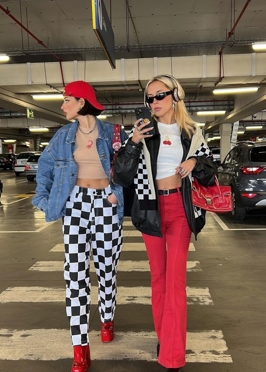 A Z generáció bevállalós nadrág együttese.