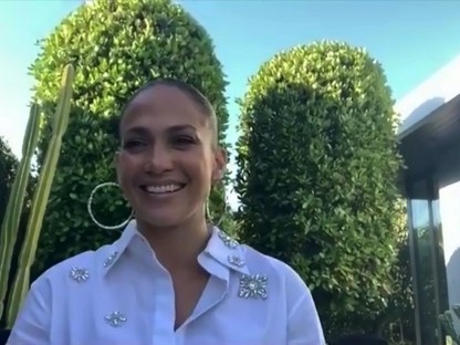 Persze, hogy Jennifer Lopez a Zoomos interjúban is tökéletesen néz ki