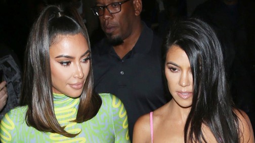 Falatnyi miniruhákban bulizott az ÖSSZES Kardashian-Jenner lány