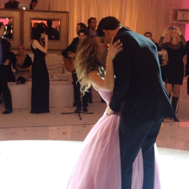 A pár első közös tánca.