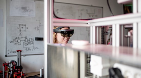 A lányok helye a laboratóriumban van – a STEM-területeken is szükség van a női munkavállalókra!