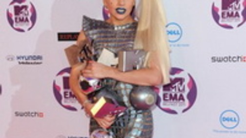 MTV EMA 2011 - Selena Gomez kilenc ruhában tündökölt